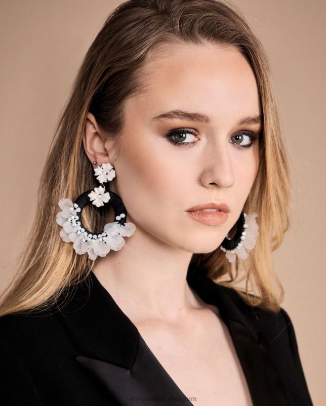 Anne Fontaine vrouwen tana oorbellen getextureerde oorringen met bloemen accessoires zwart wit 06TRT586