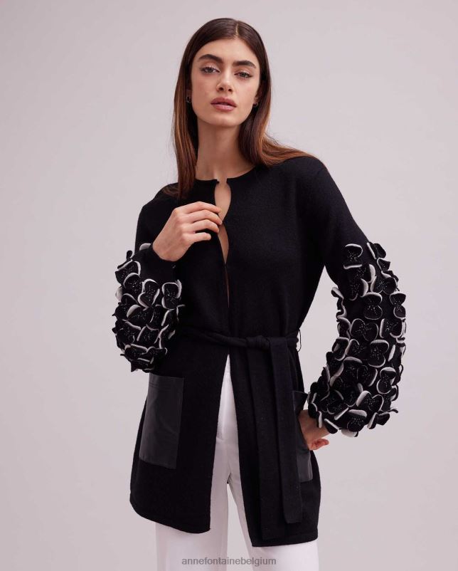 Anne Fontaine vrouwen laure trui gebreid vest met tweekleurige bloemblaadjes op de mouwen kleding zwart wit 06TRT472