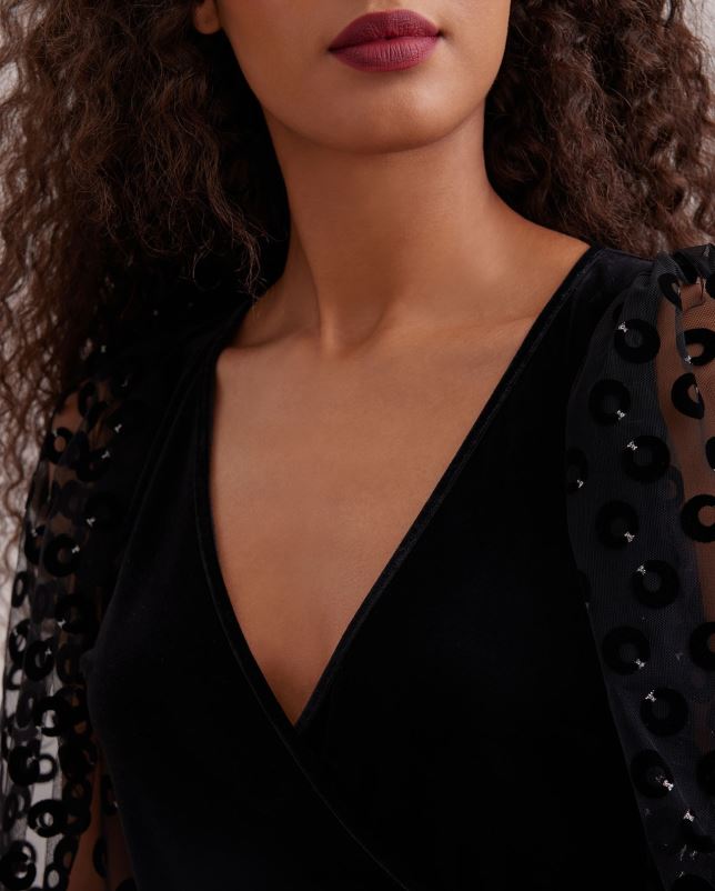 Anne Fontaine vrouwen royale top van fluwelen wikkeltop met doorzichtige volumineuze mouwen geborduurd met fluwelen cirkels kleding zwart 06TRT286